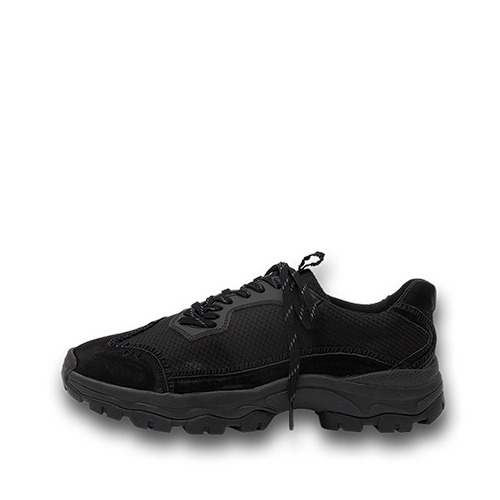 Curved Lace Sneakers &quot;BLACK&quot;